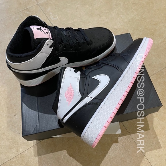 Air Jordan 1 Mid GS - Picture 7 of 10